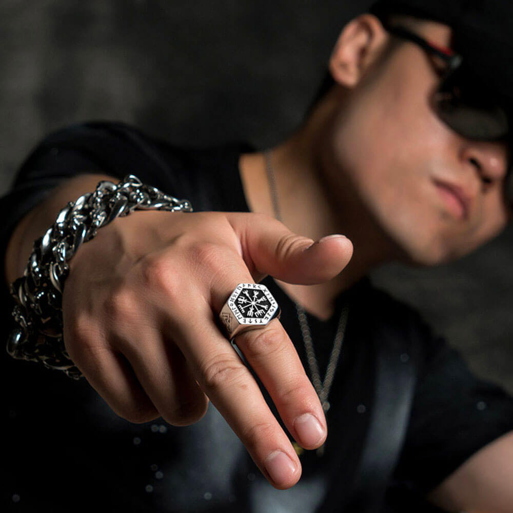bague-chevaliere-boussole-viking-vegvisir1