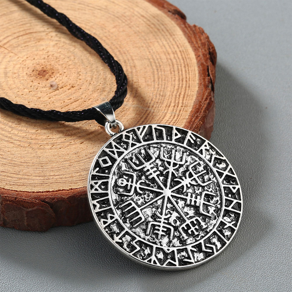 collier-pendentif-vegvisir-boussole-viking0