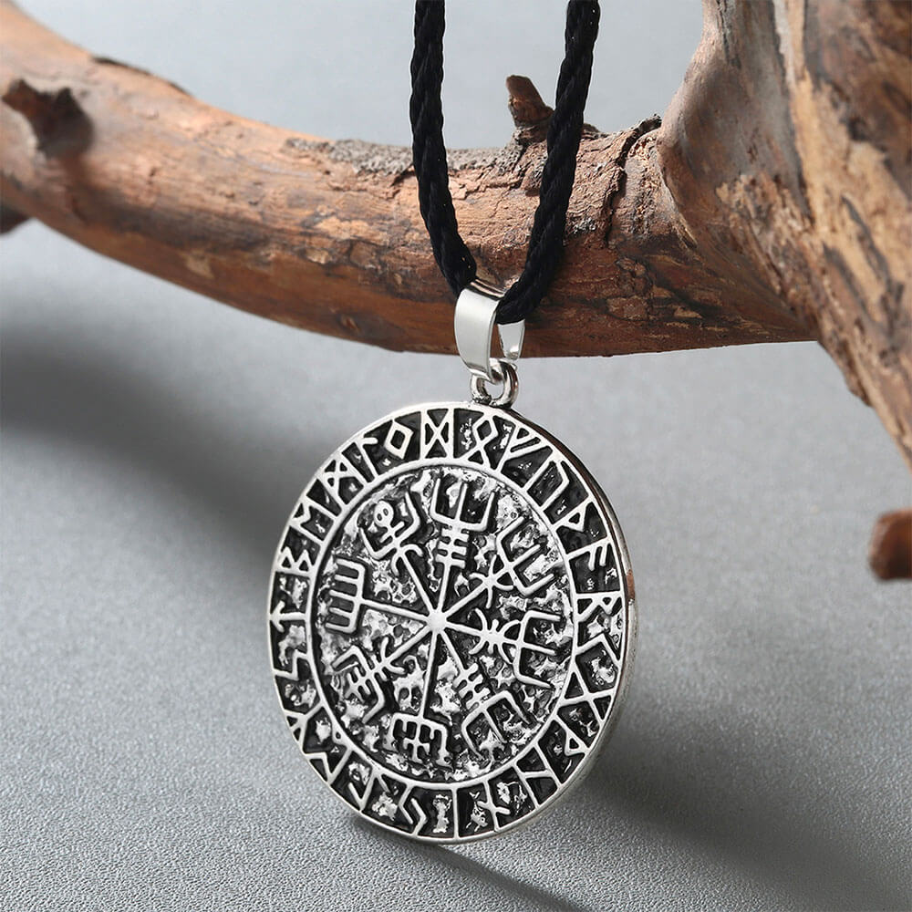 collier-pendentif-vegvisir-boussole-viking1